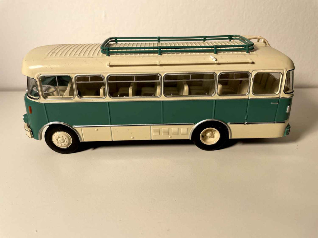 Autobus Berliet PLA 5 CS (feelt eng rétroviseur)