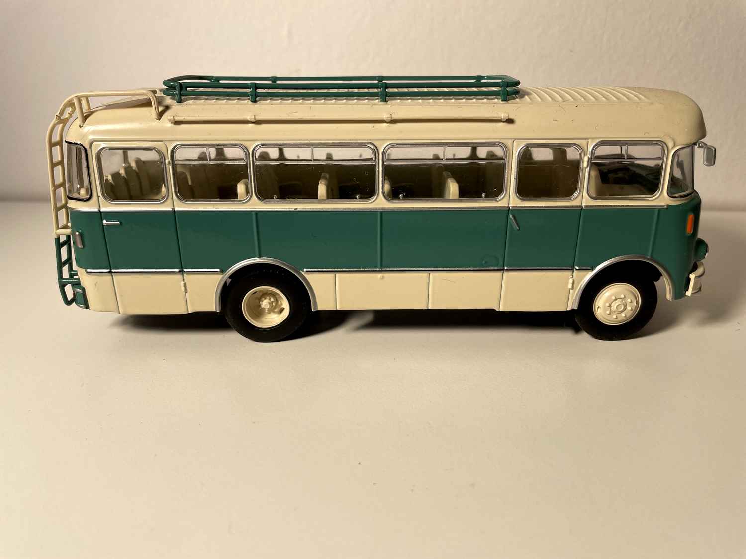 Autobus Berliet PLA 5 CS (feelt eng rétroviseur)