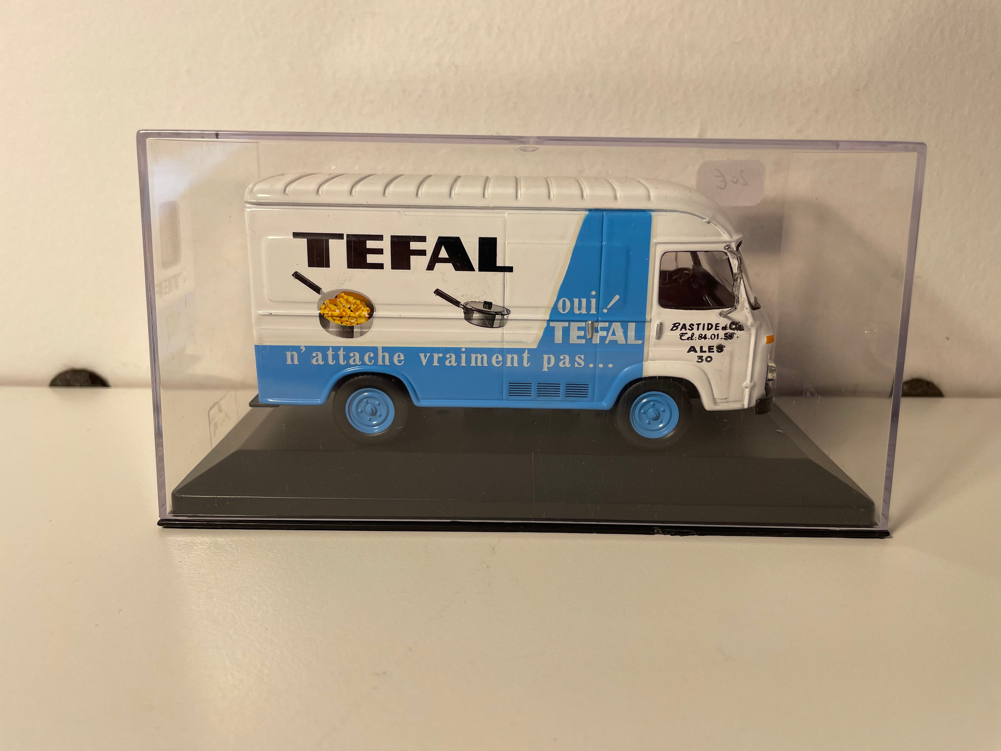 Saviem SG2 with TEFAL advertising