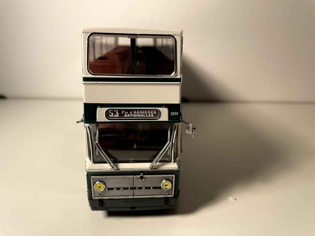 Autobus Berliet PCMRE vert et blanc de la RATP (un rétroviseur à coller)