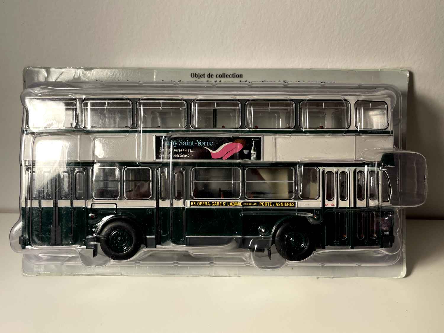 Autobus Berliet PCMRE vert et blanc de la RATP (un rétroviseur à coller)