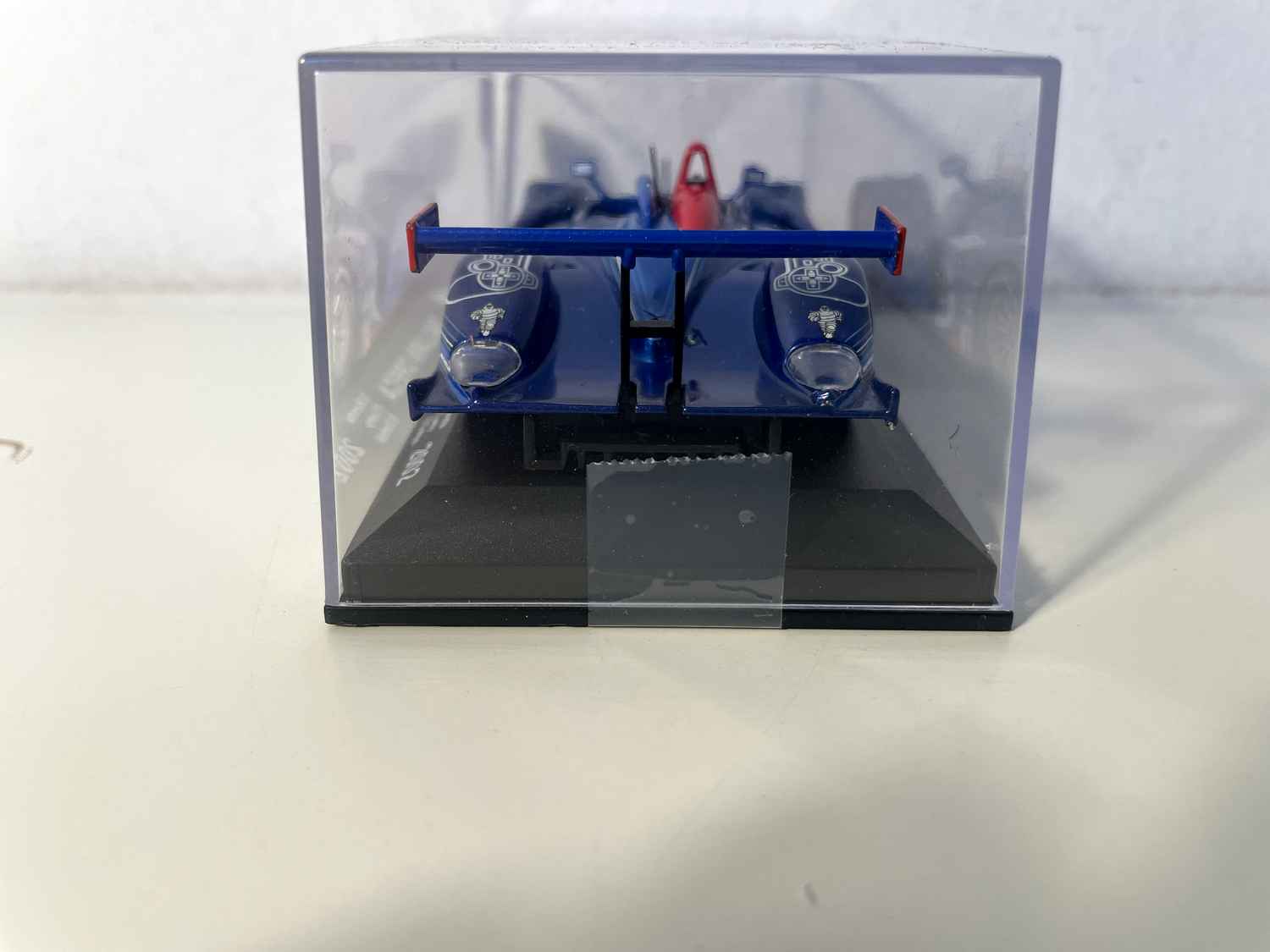 Niebieska Dallara Oreca numer 15 (24-godzinny wyścig Le Mans 2002)