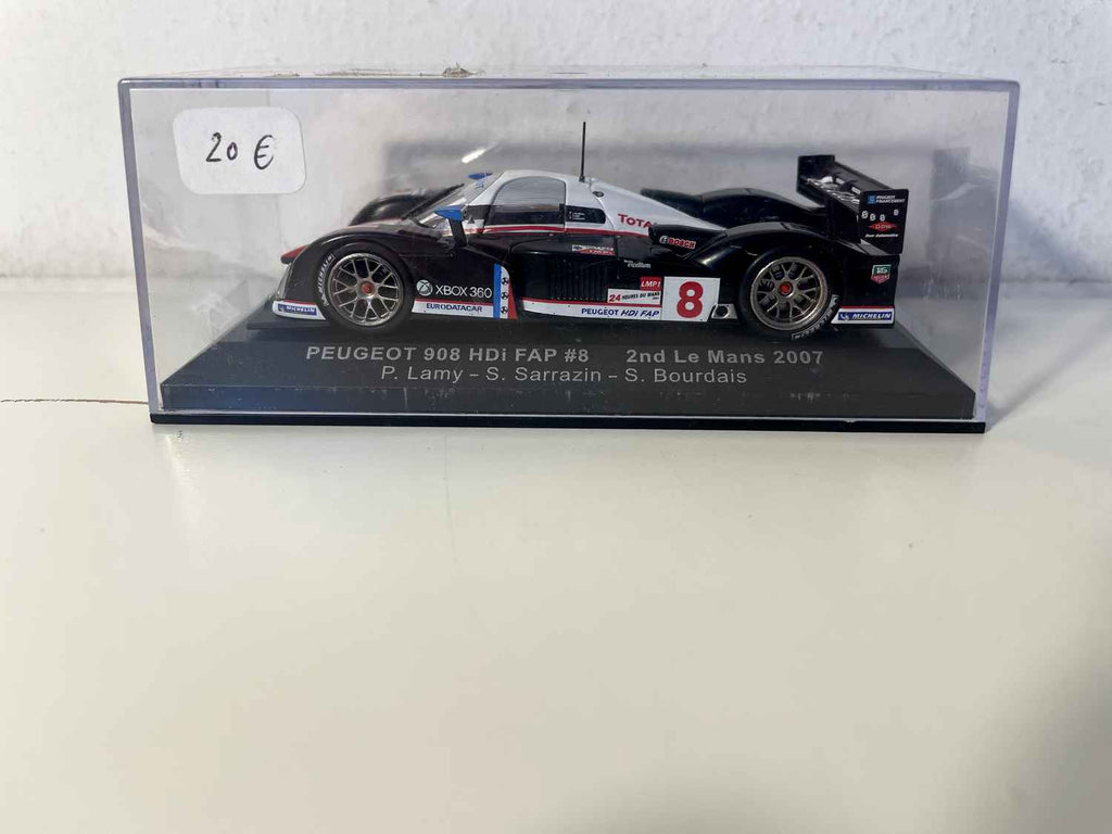Peugeot 908 HDI FAP czarno-biały numer 8 (24 Hours of Le Mans 2007)