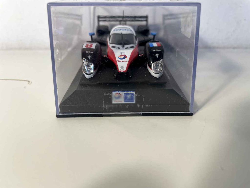 Peugeot 908 HDI FAP czarno-biały numer 8 (24 Hours of Le Mans 2007)