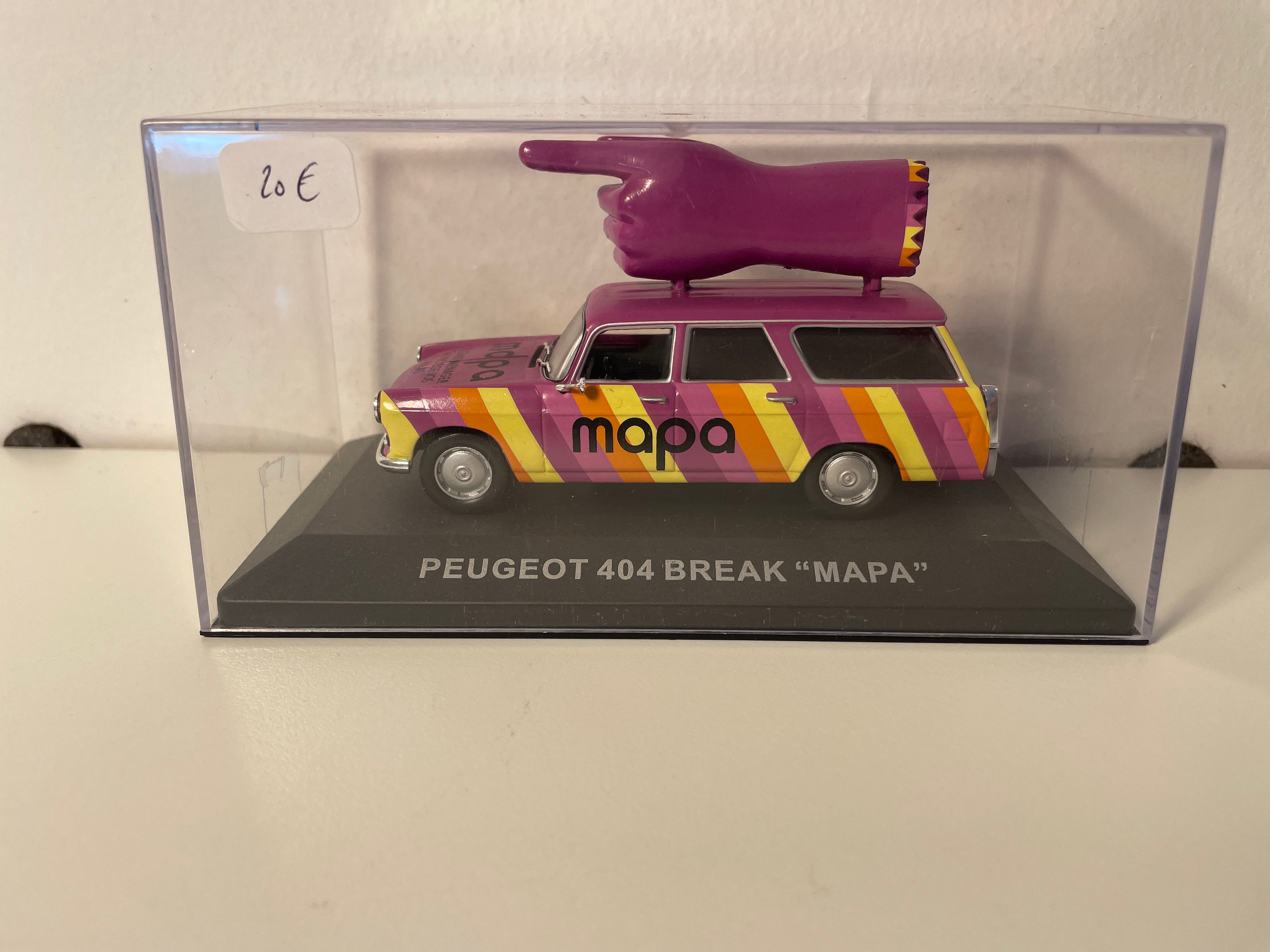 Peugeot 404 break violeta - publicidad para los guantes MAPA