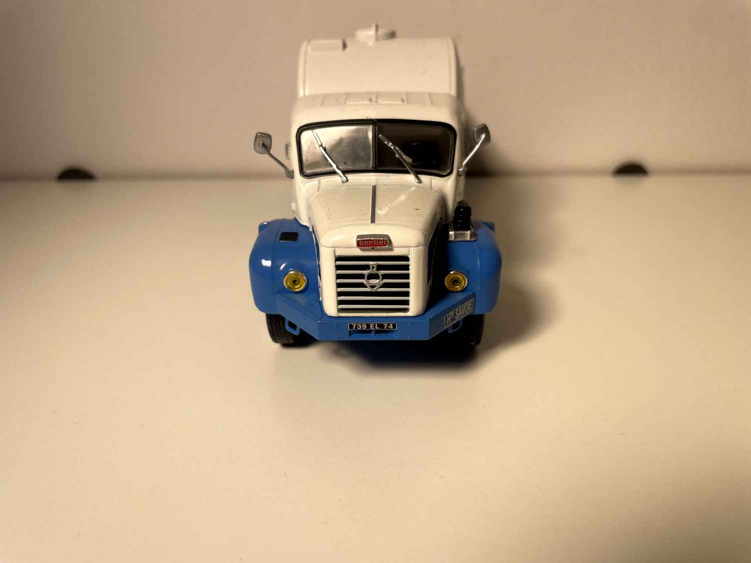 Camion Berliet GLR 8 M2 bleu et blanc minotier minoterie Clechet à Annecy