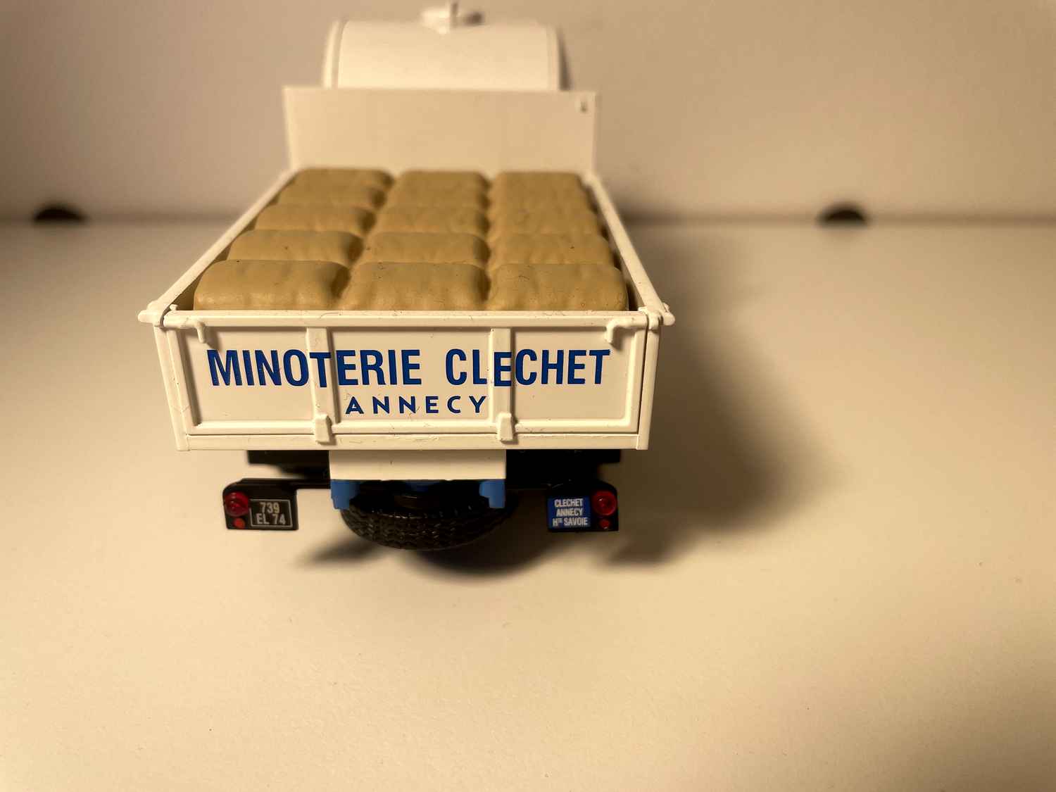 Camion Berliet GLR 8 M2 bleu et blanc minotier minoterie Clechet à Annecy