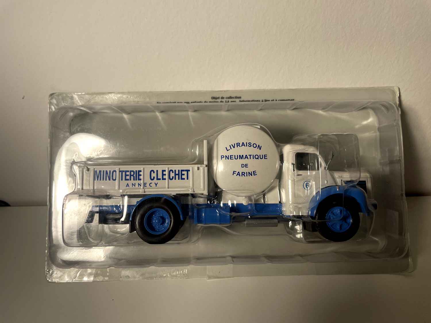 Camion Berliet GLR 8 M2 bleu et blanc minotier minoterie Clechet à Annecy