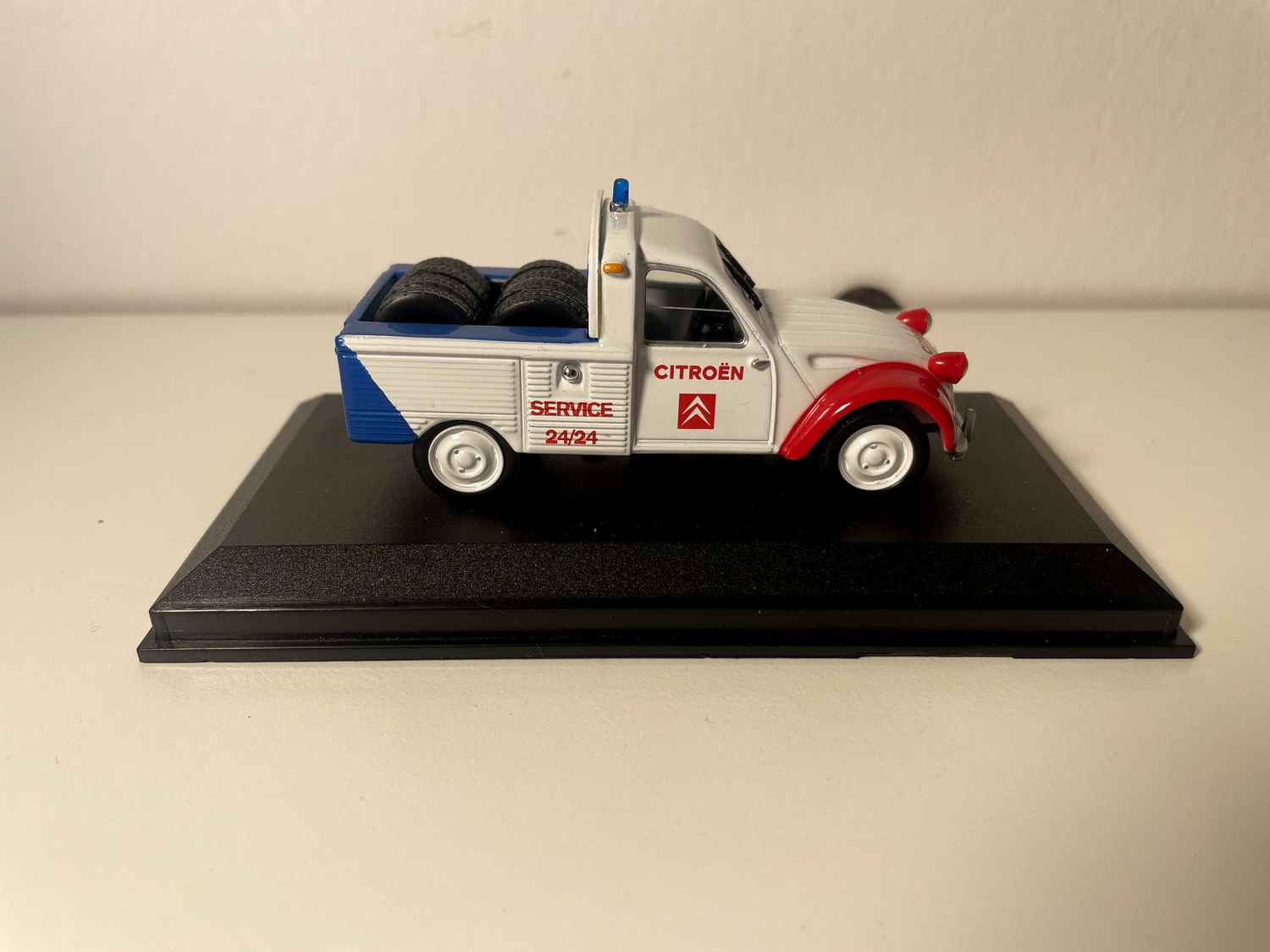 Citroën 2 CV Pick-up "CITROEN SERVICE" blau, weiß und rot
