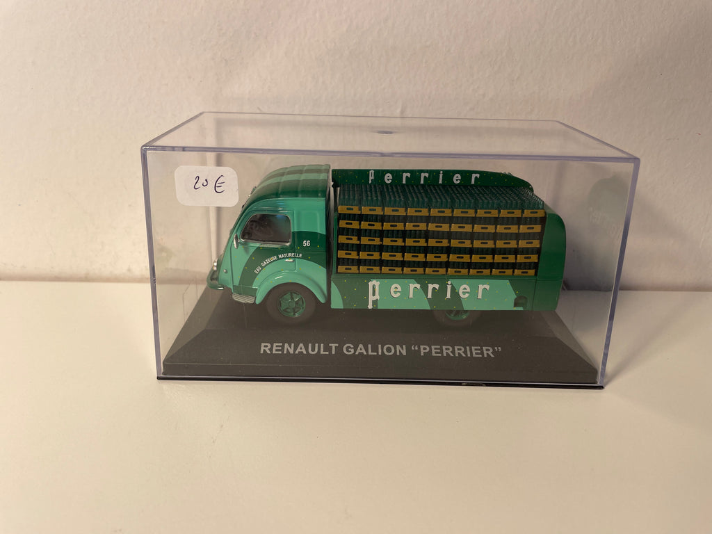 Renault Galion vert - Publicité PERRIER