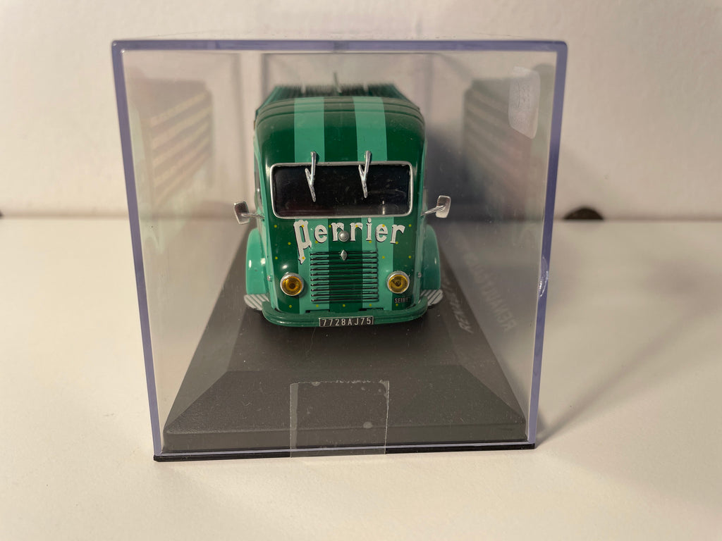 Renault Galion vert - Publicité PERRIER