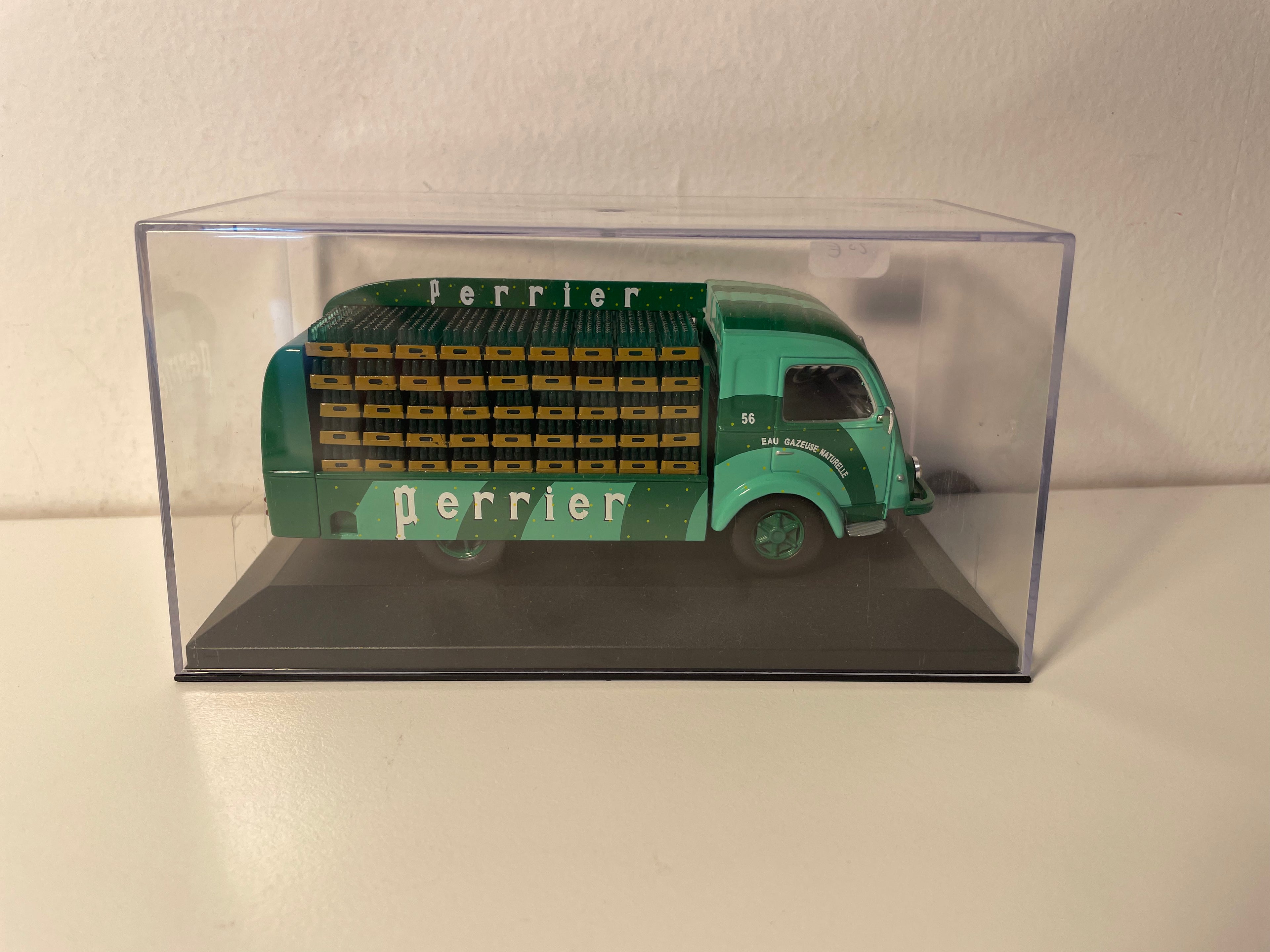 Renault Galion vert - Publicité PERRIER