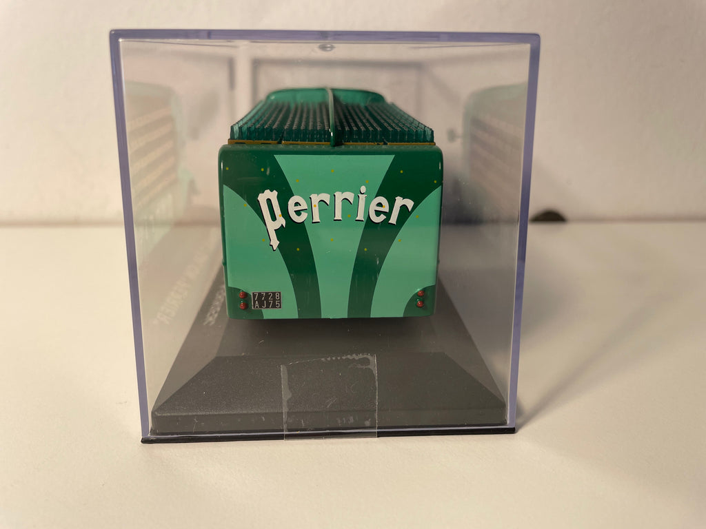 Renault Galion vert - Publicité PERRIER