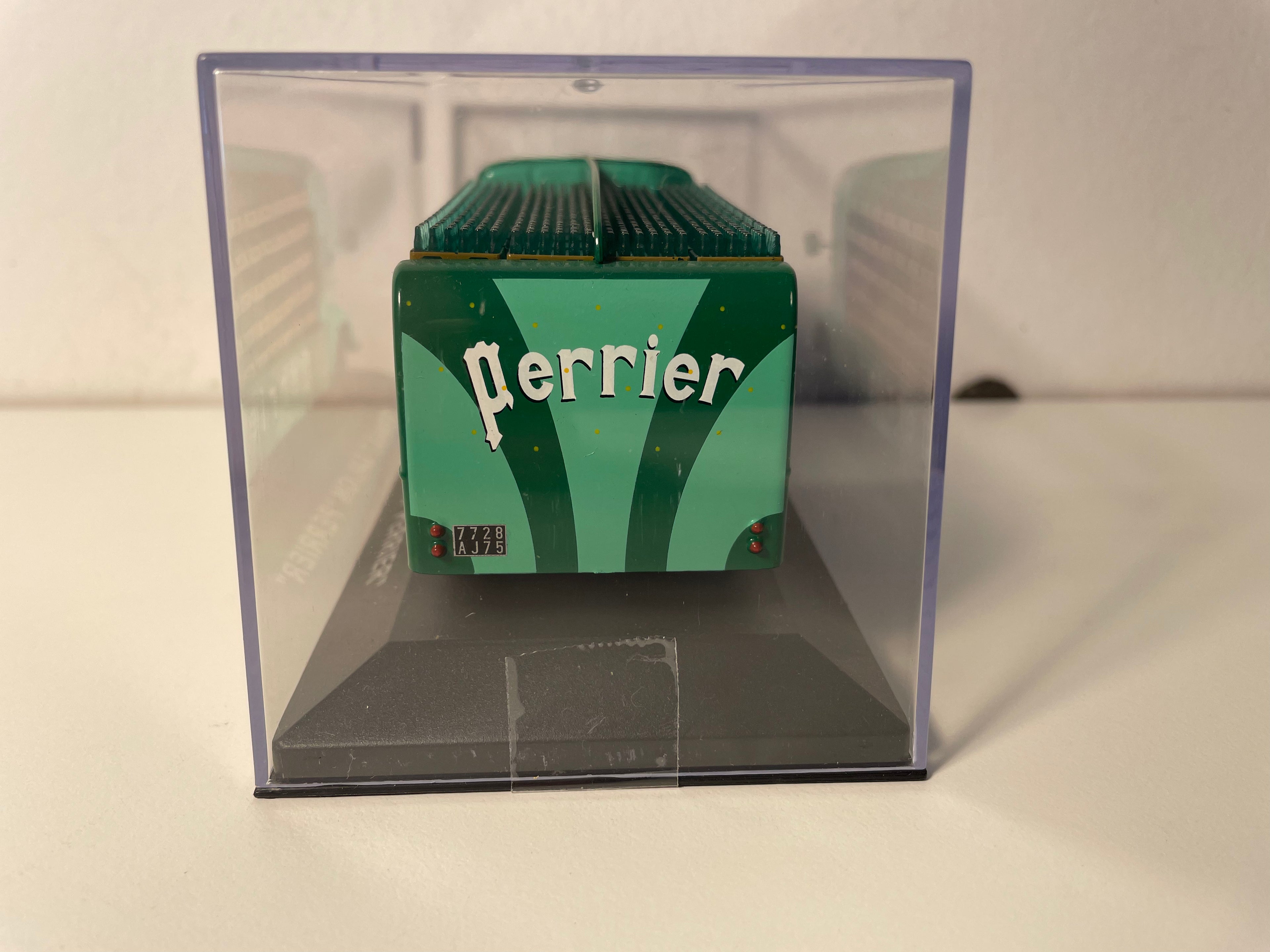 Renault Galion vert - Publicité PERRIER