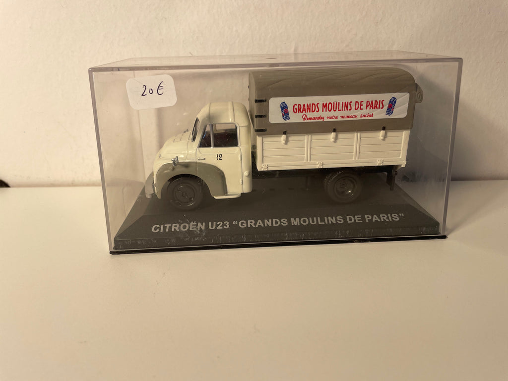 Citroën U23 blanc cassé avec bâche marron - Publicité sur les GRANDS MOULINS DE PARIS (meunerie pour fabrication de farine)