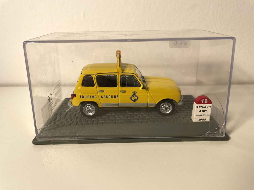 Renault 4L Touring giel Noutfallween