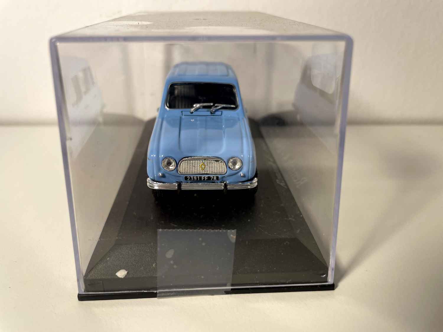 Renault 4L azzurra del 1964