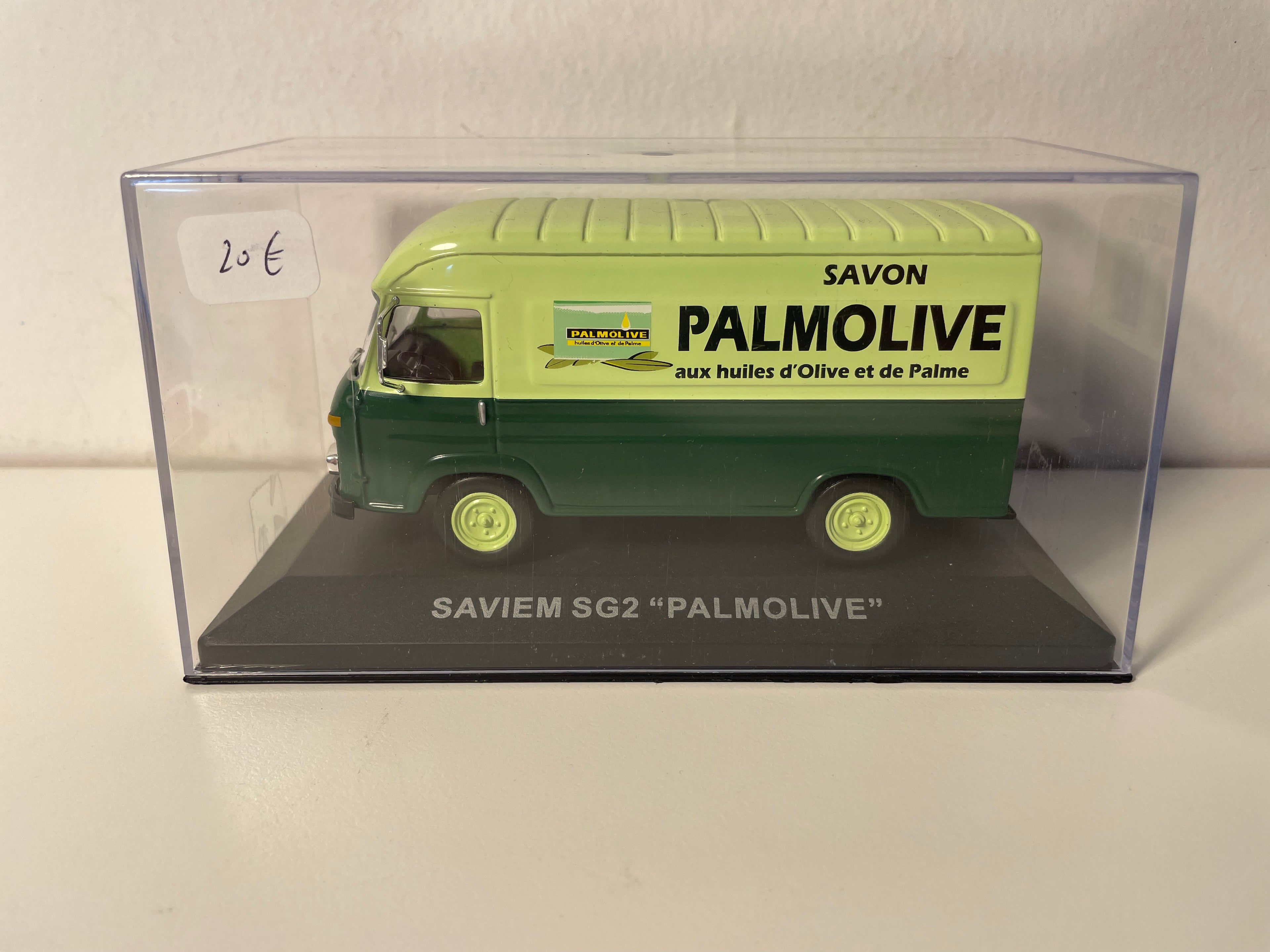 Saviem SG2 con publicidad de PALMOLIVE