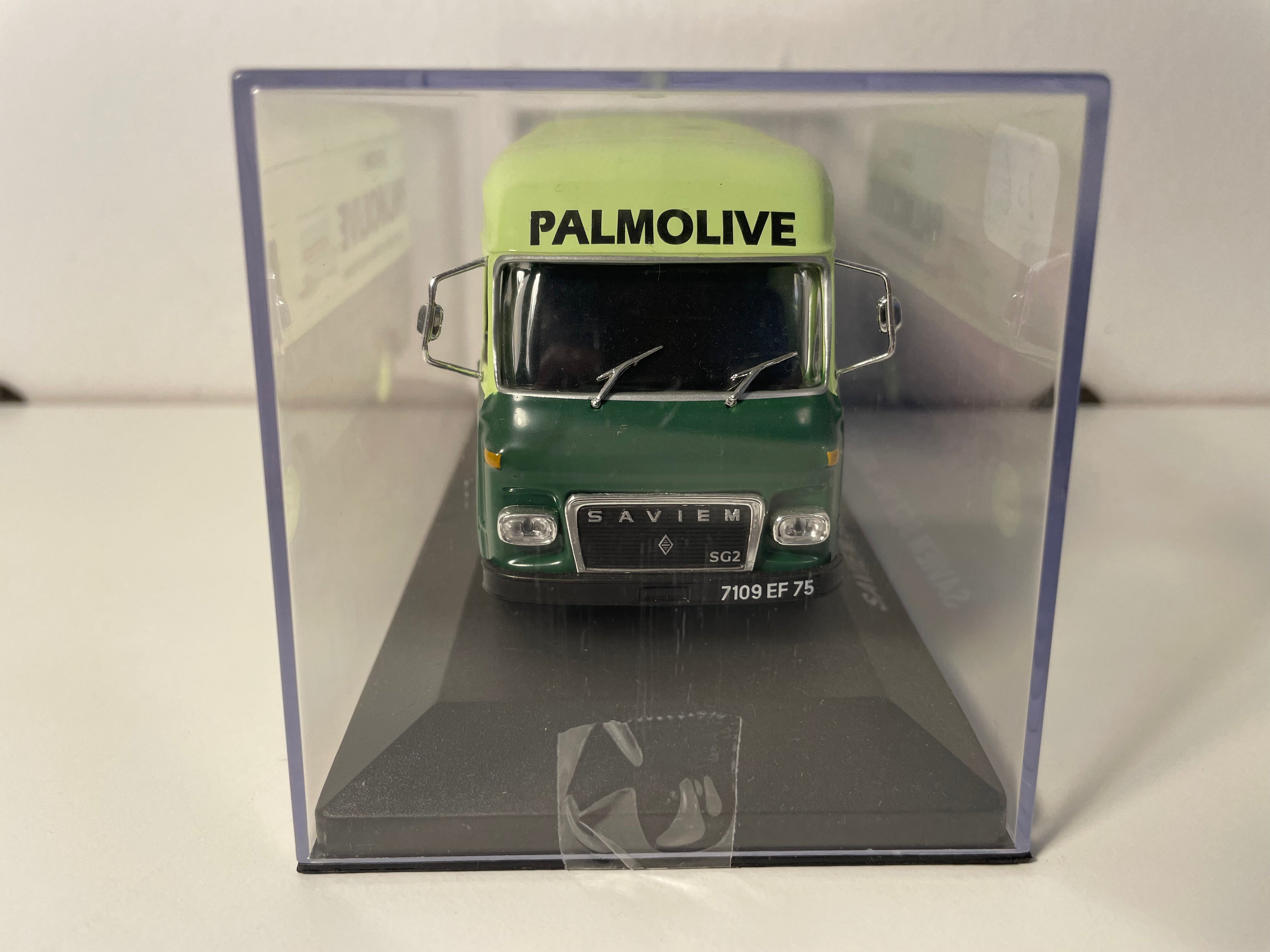 Saviem SG2 con publicidad de PALMOLIVE