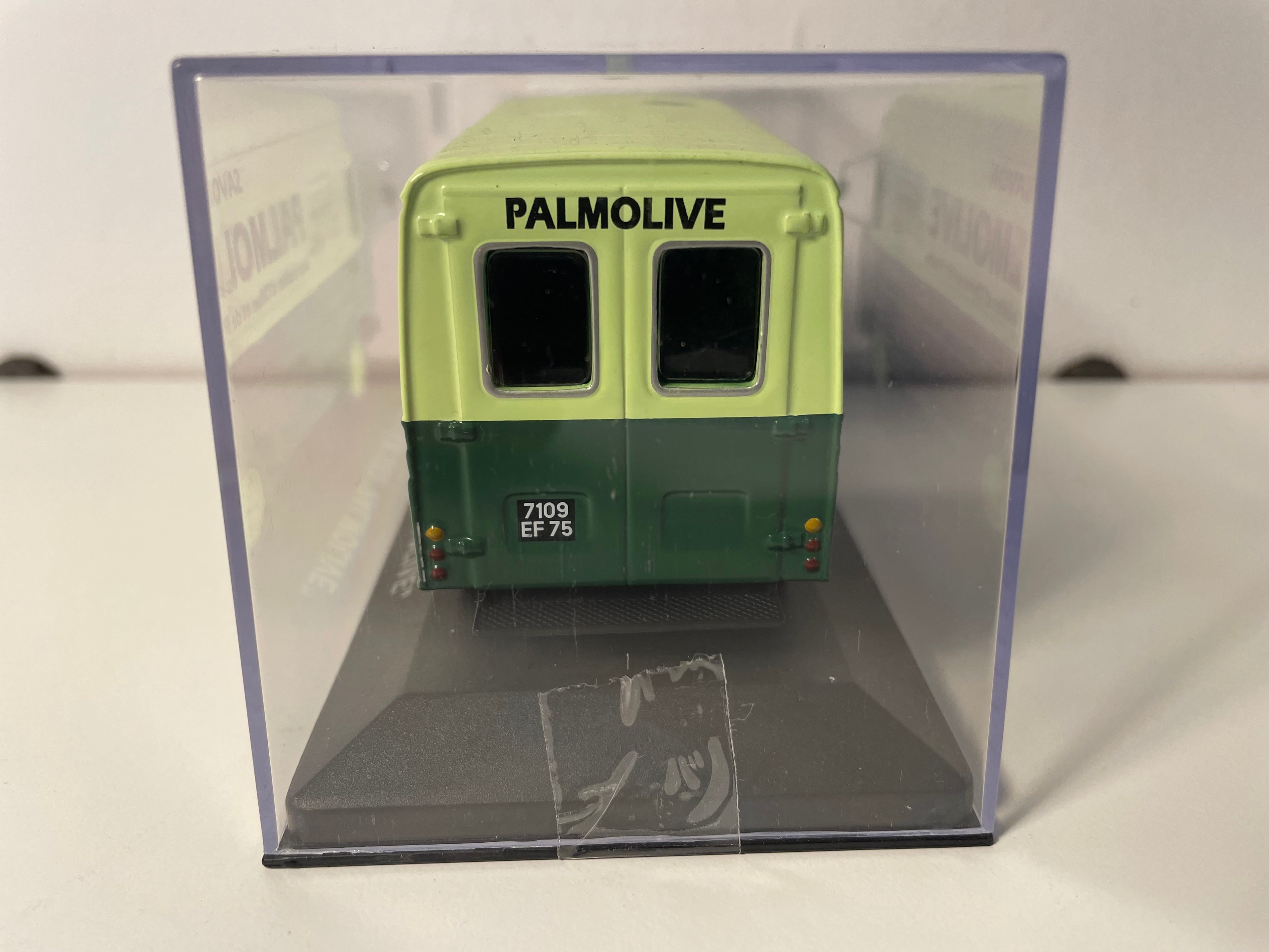 Saviem SG2 con publicidad de PALMOLIVE