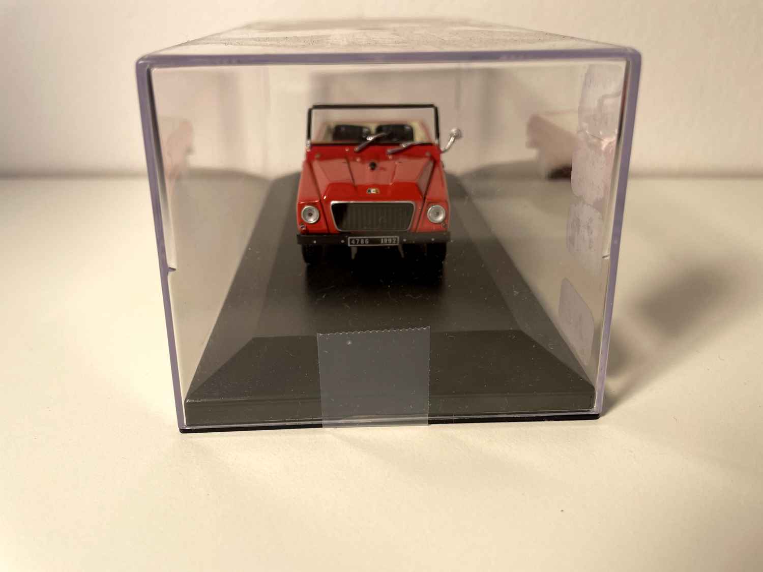 Renault ACL Rodéo Evasion czerwony z 1971 roku (samochód na podstawie)