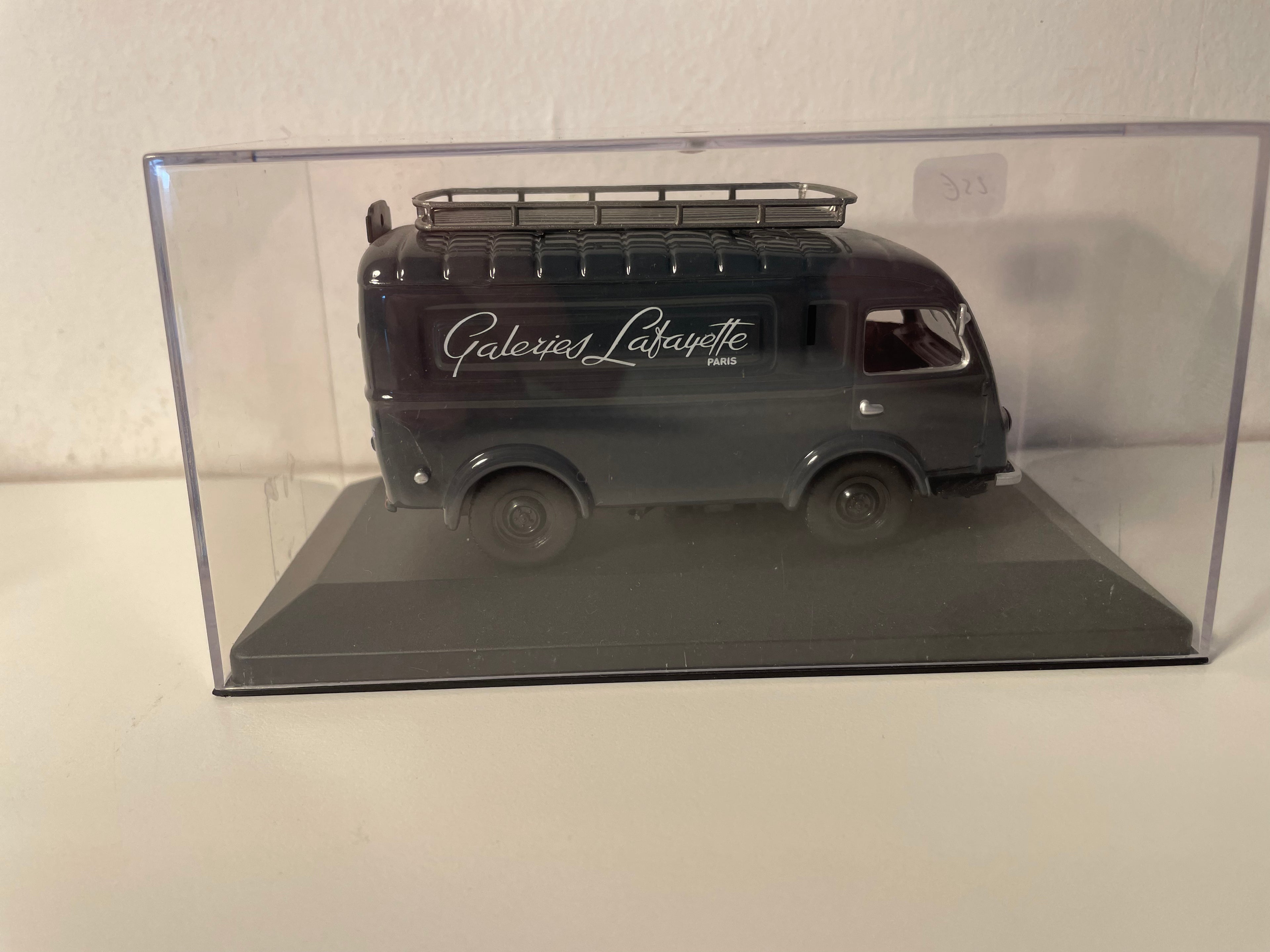 Renault 1000 Kg GALERÍAS LAFAYETTE