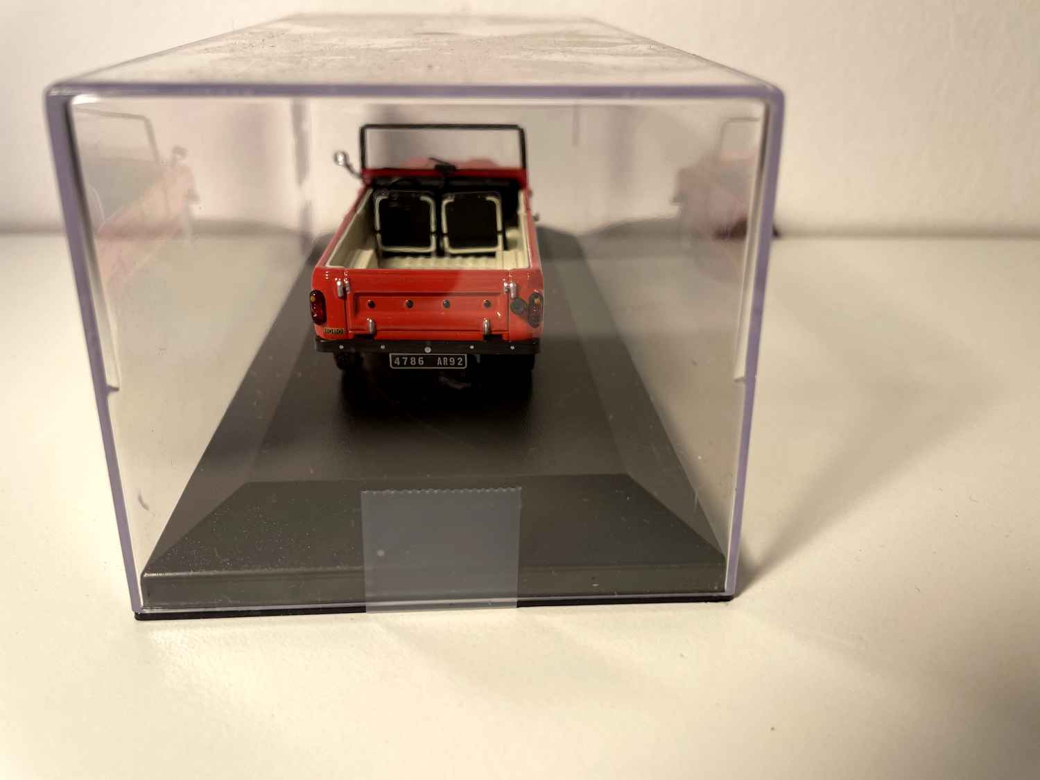 Renault ACL Rodéo Evasion czerwony z 1971 roku (samochód na podstawie)