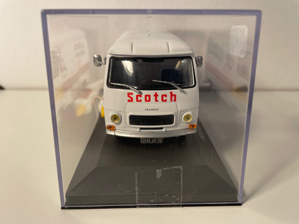 Peugeot J7 blanc - Publicité pour le ruban adhésif et la colle SCOTCH