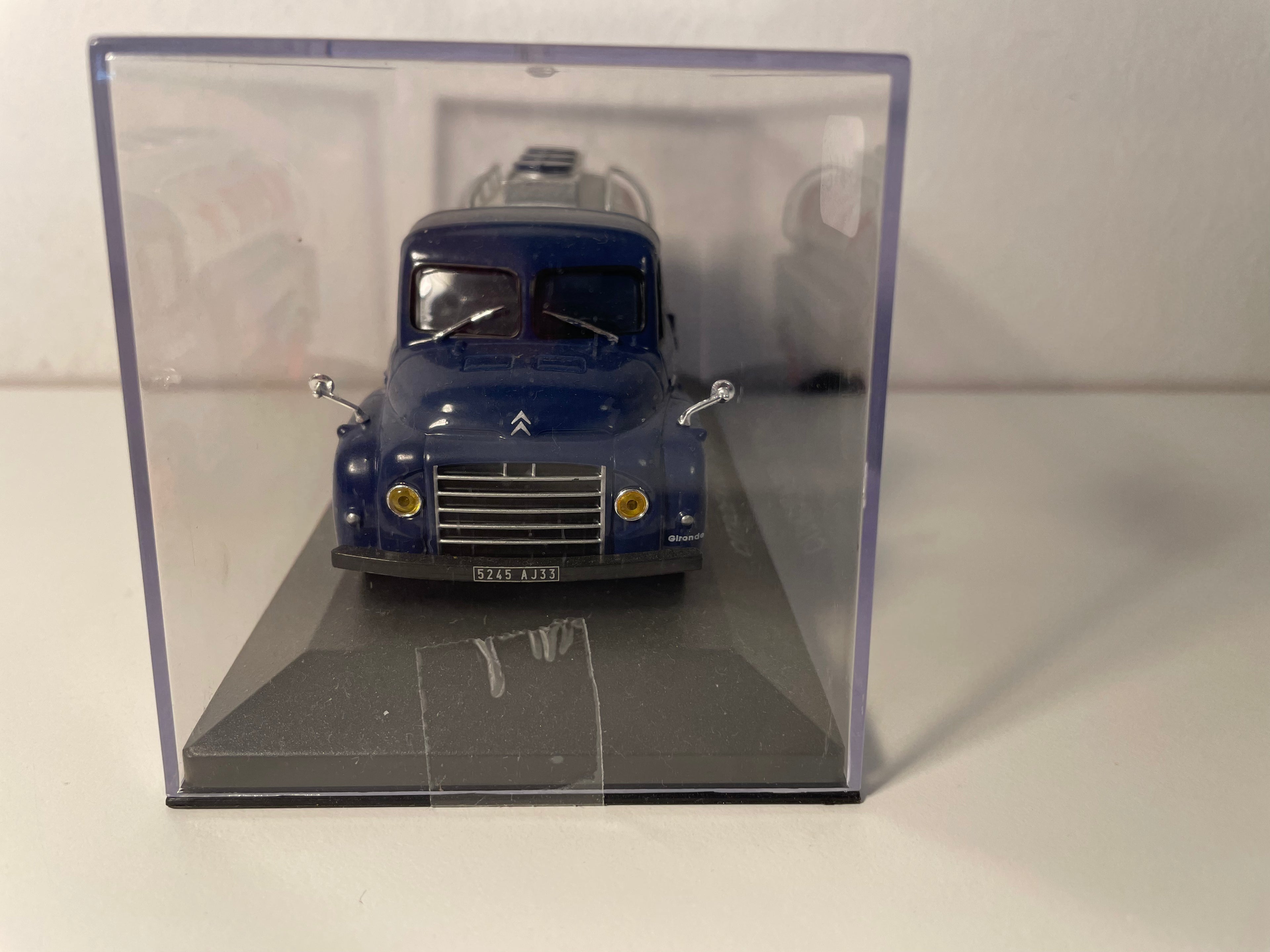 Citroën U23 gris et bleu - produits pétroliers AZUR
