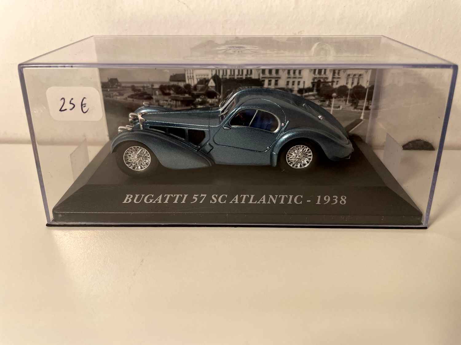 Bugatti 57 SC blu Atlantico (simile al blu metallizzato) del 1938