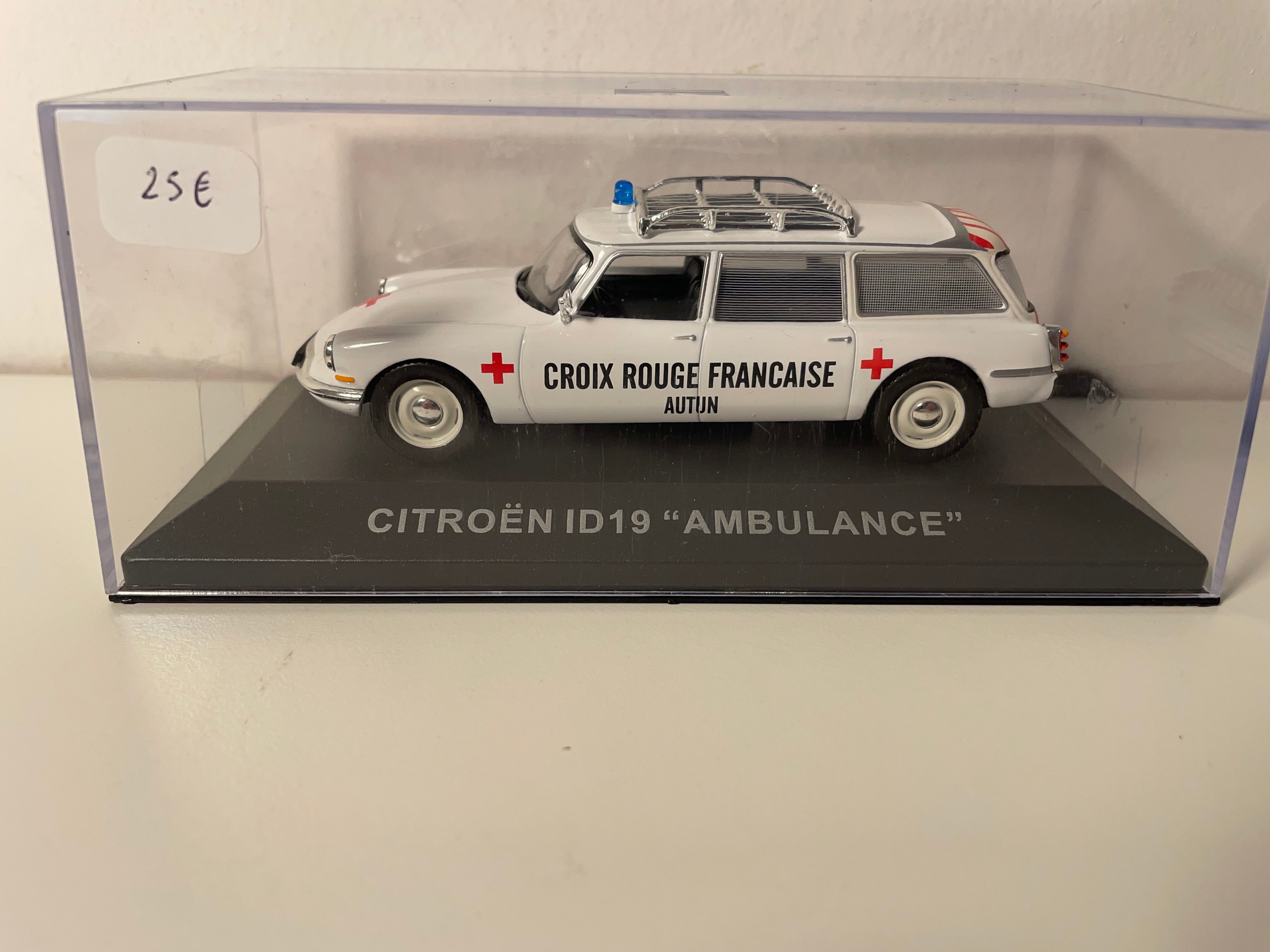 Citroën ID 19 Weiß - Ambulanz - Französisches Rotes Kreuz
