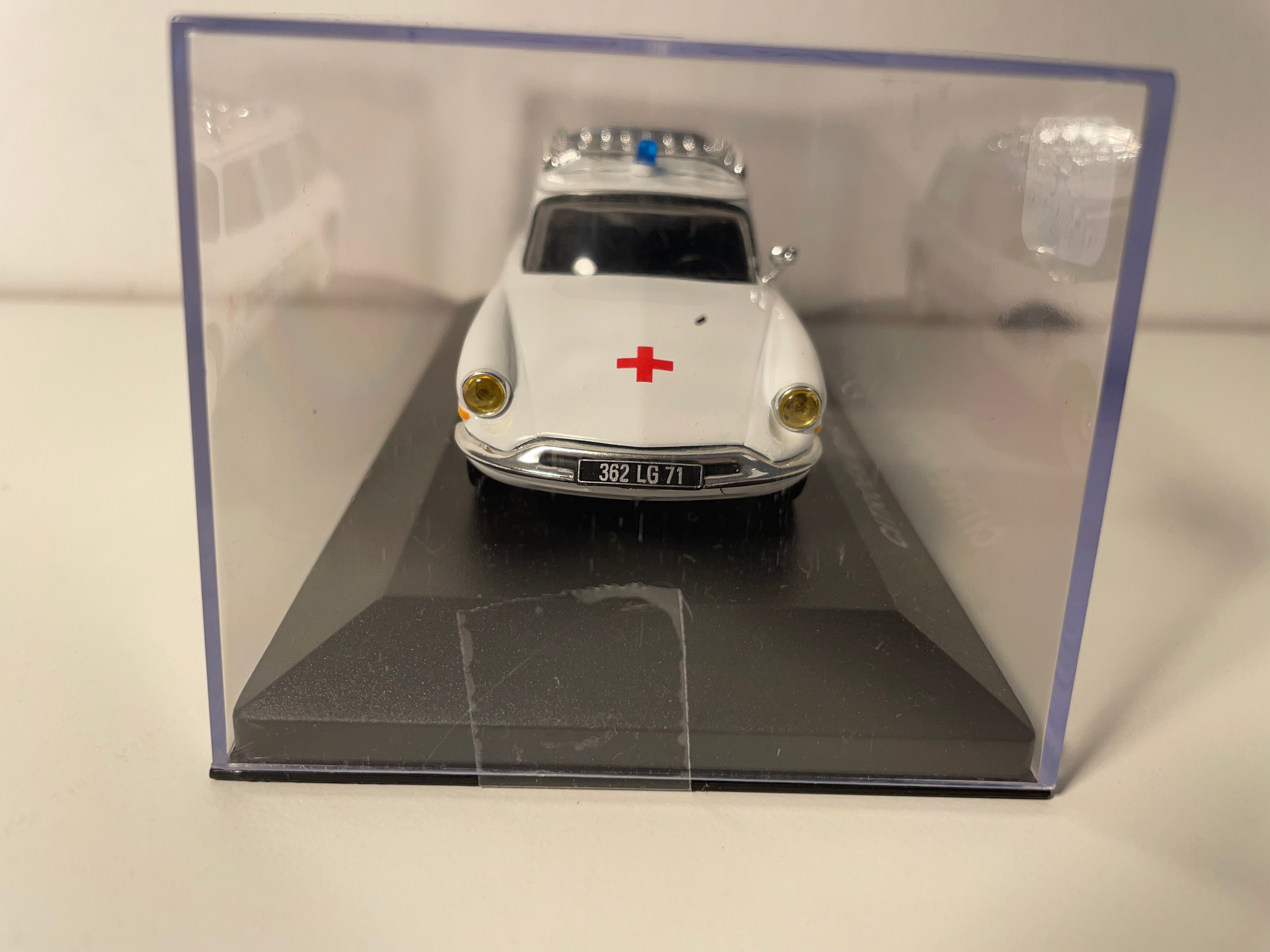 Citroën ID 19 Weiß - Ambulanz - Französisches Rotes Kreuz