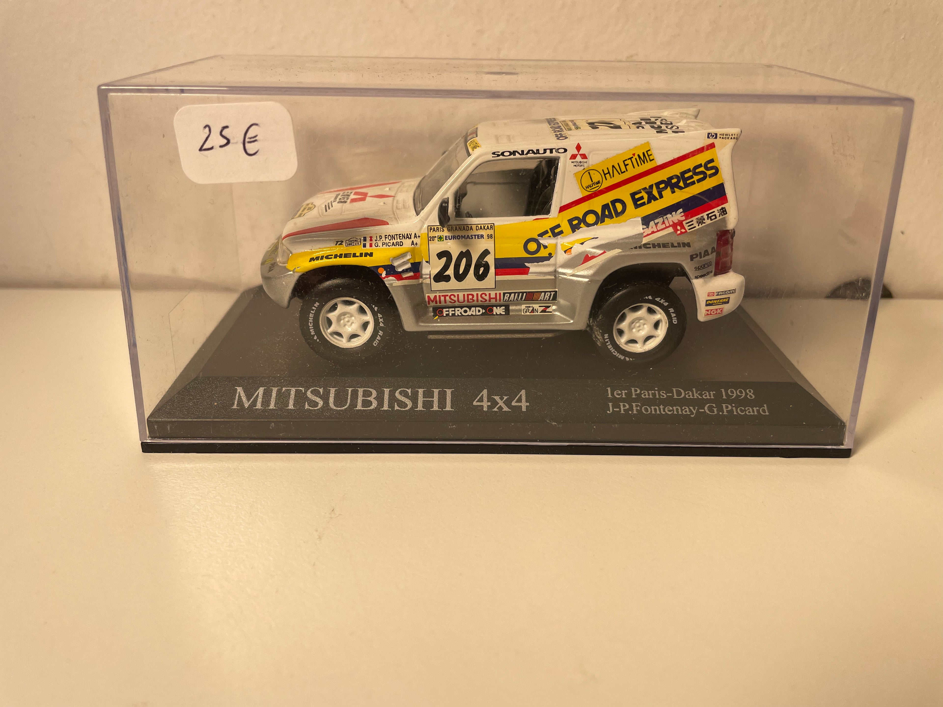 Mitsubishi 4x4 bianco numero 206 - Paris-Dakar del 1998 (1ª edizione)