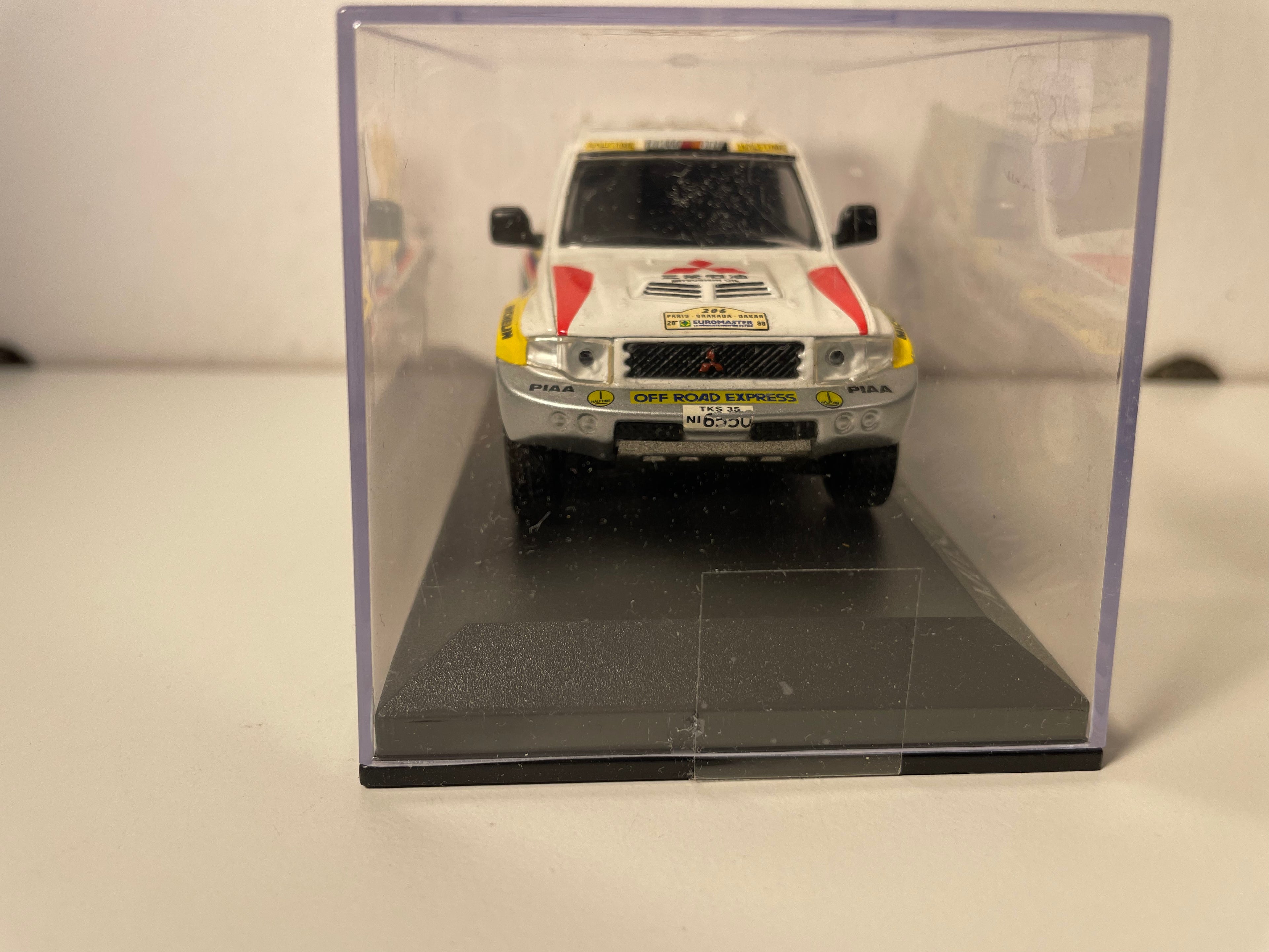 Mitsubishi 4x4 bianco numero 206 - Paris-Dakar del 1998 (1ª edizione)