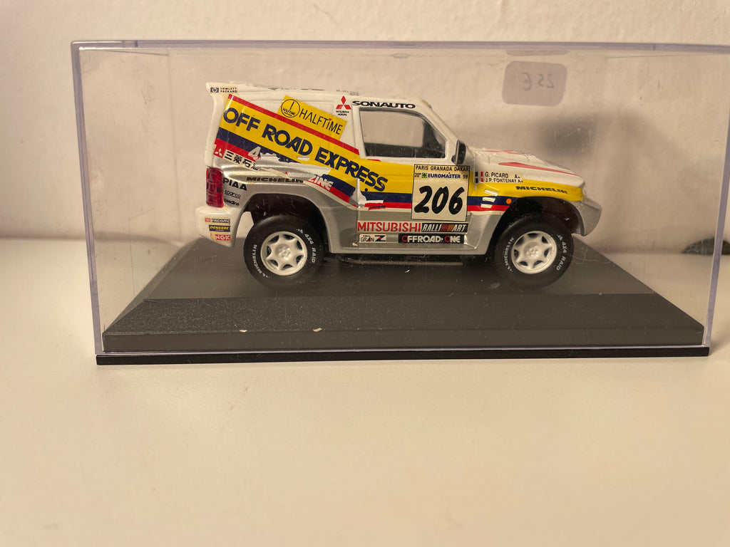 Mitsubishi 4x4 bianco numero 206 - Paris-Dakar del 1998 (1ª edizione)