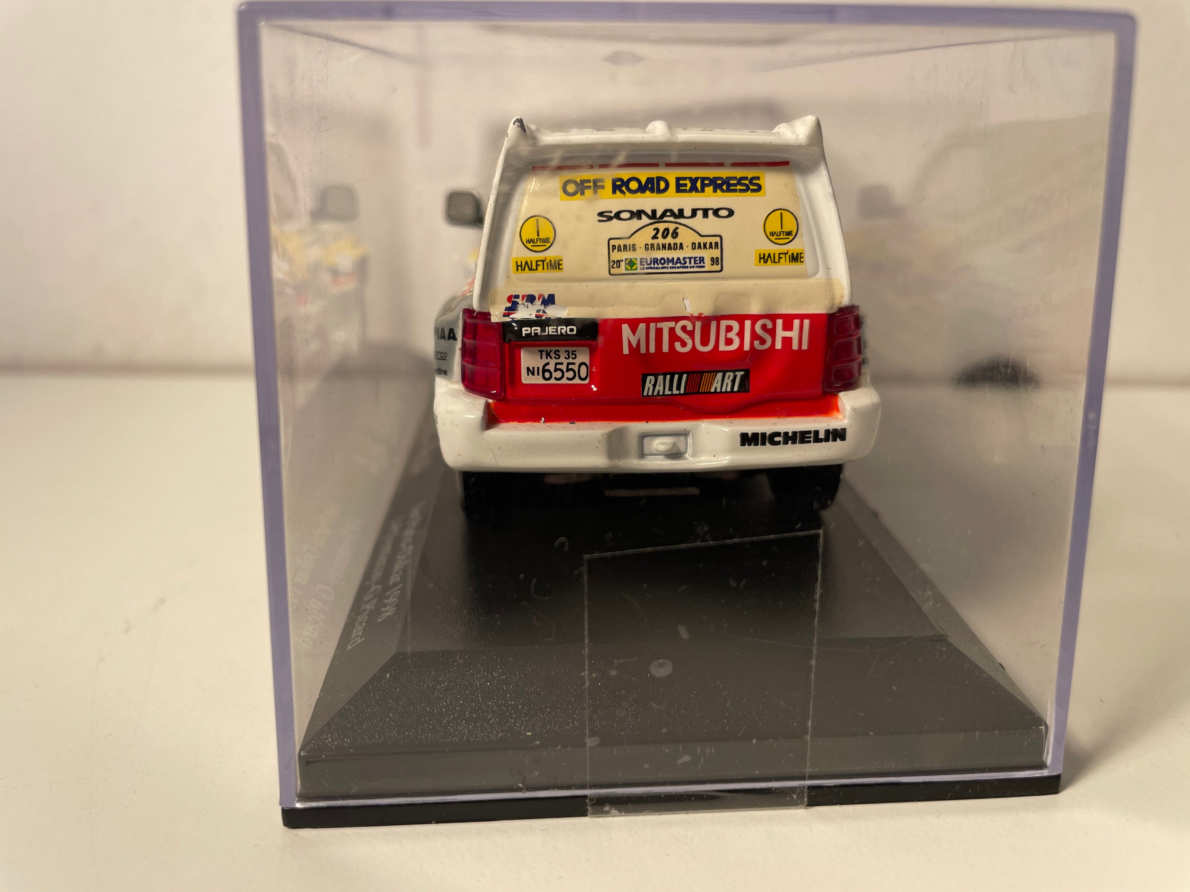 Mitsubishi 4x4 bianco numero 206 - Paris-Dakar del 1998 (1ª edizione)