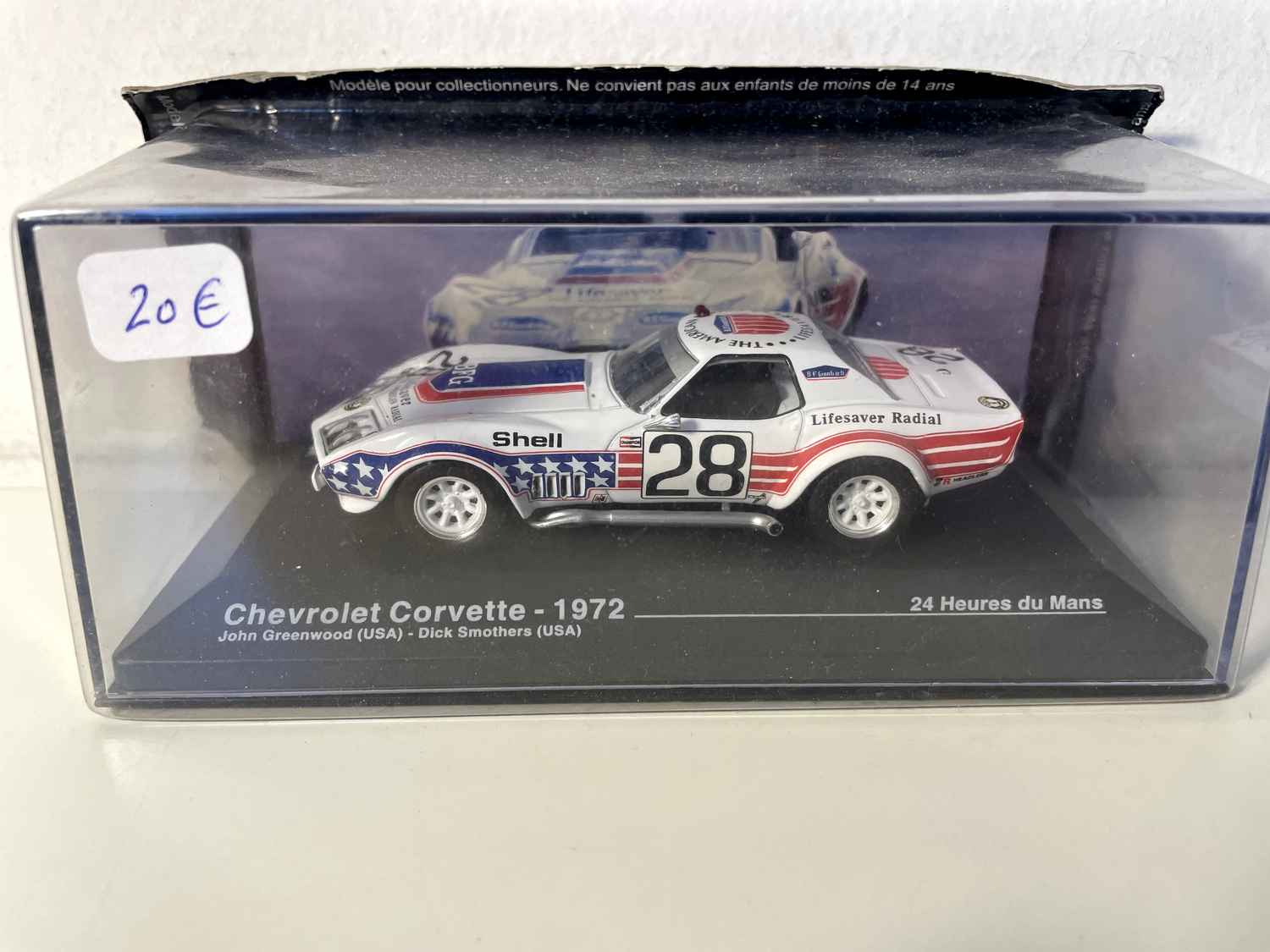 Chevrolet Corvette biała, czerwona i niebieska numer 28 - 24 godziny Le Mans 1972