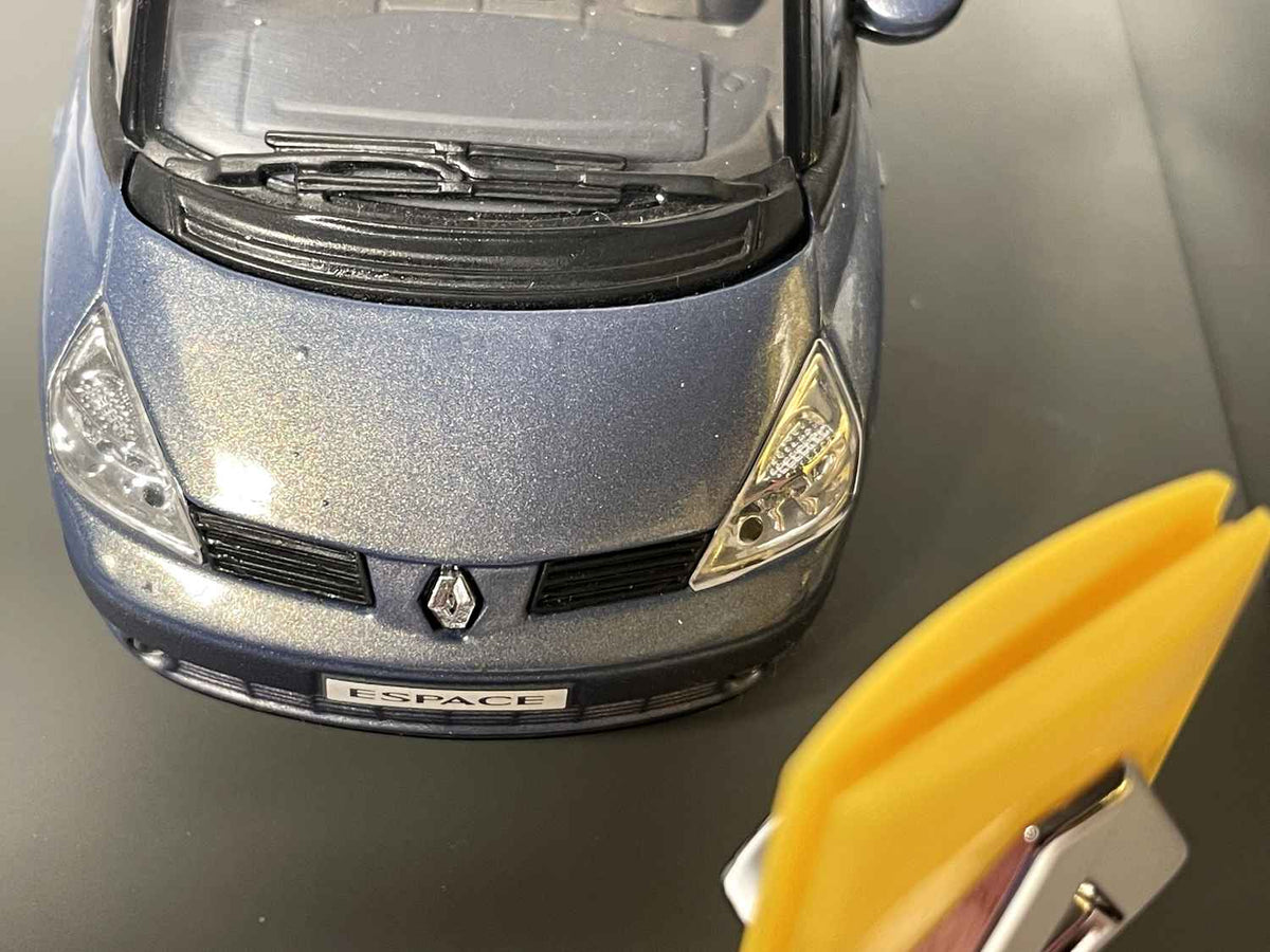 Renault Espace bleue - Universal Hobbies