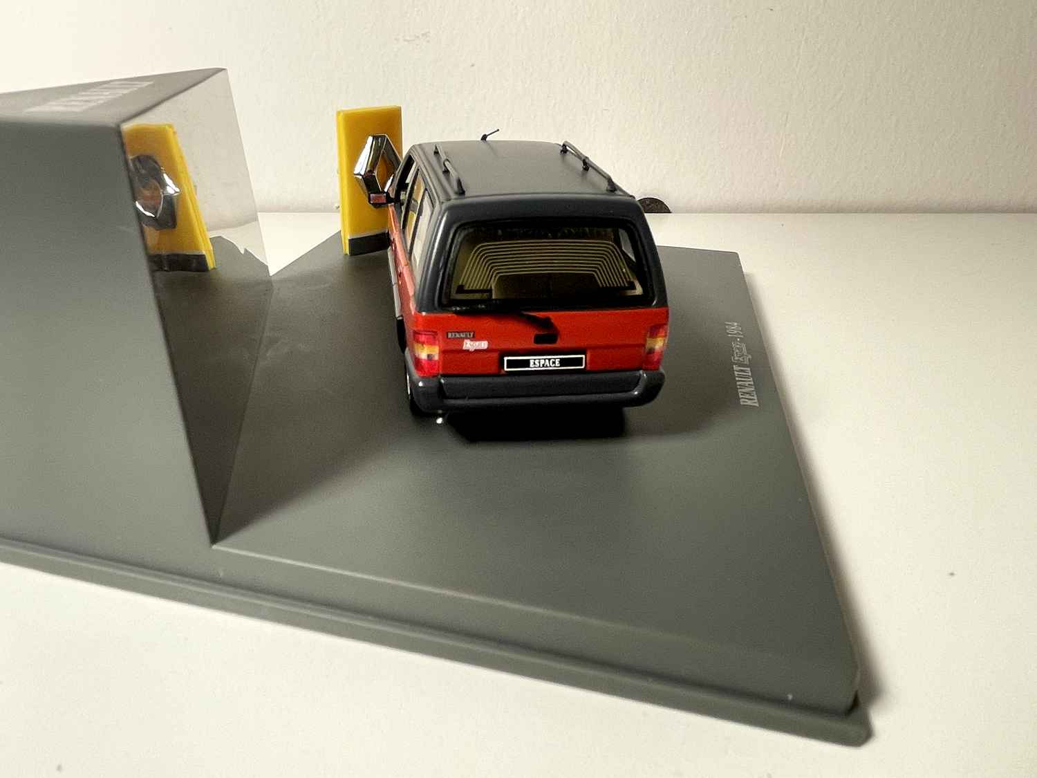 Renault Espace rout de 1984 - Universal Hobbies