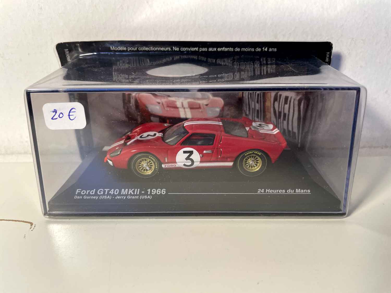 Ford GT40 MK2 czerwony z białymi pasami numer 3 - 24 godziny Le Mans 1966