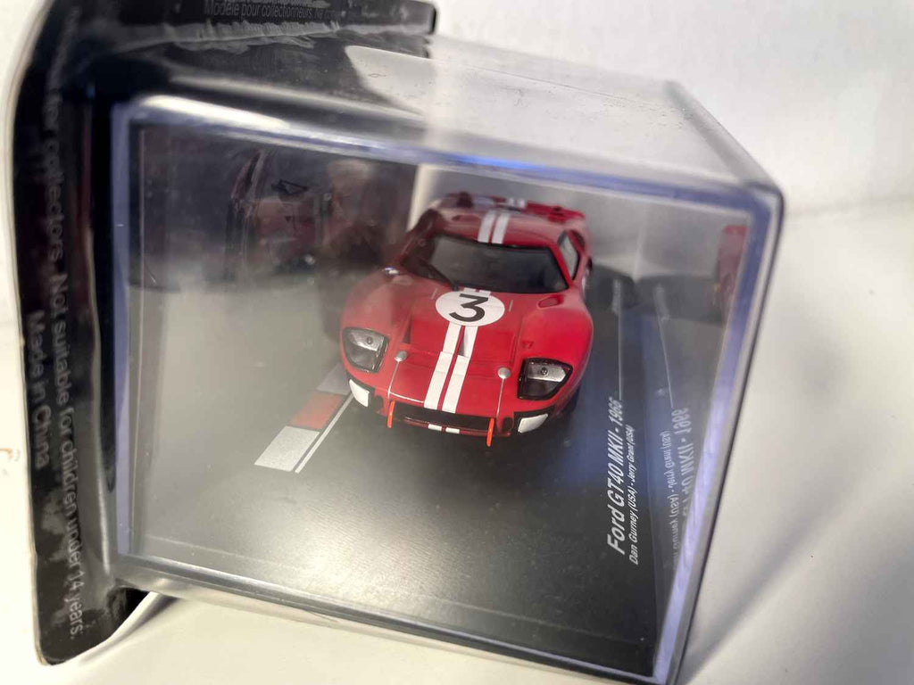 Ford GT40 MK2 czerwony z białymi pasami numer 3 - 24 godziny Le Mans 1966