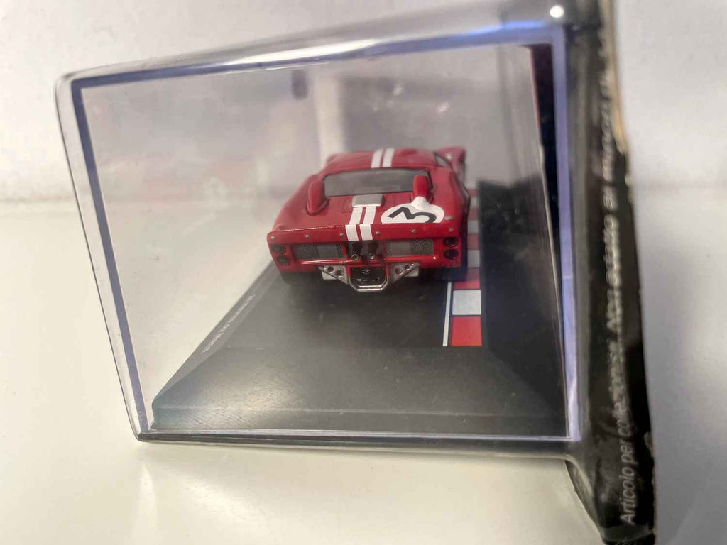 Ford GT40 MK2 czerwony z białymi pasami numer 3 - 24 godziny Le Mans 1966