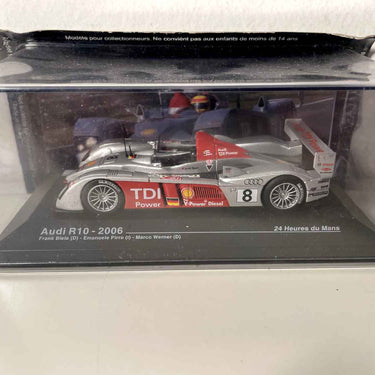 Audi R10 cinzento e vermelho número 8 (24 Horas de Le Mans de 2006)