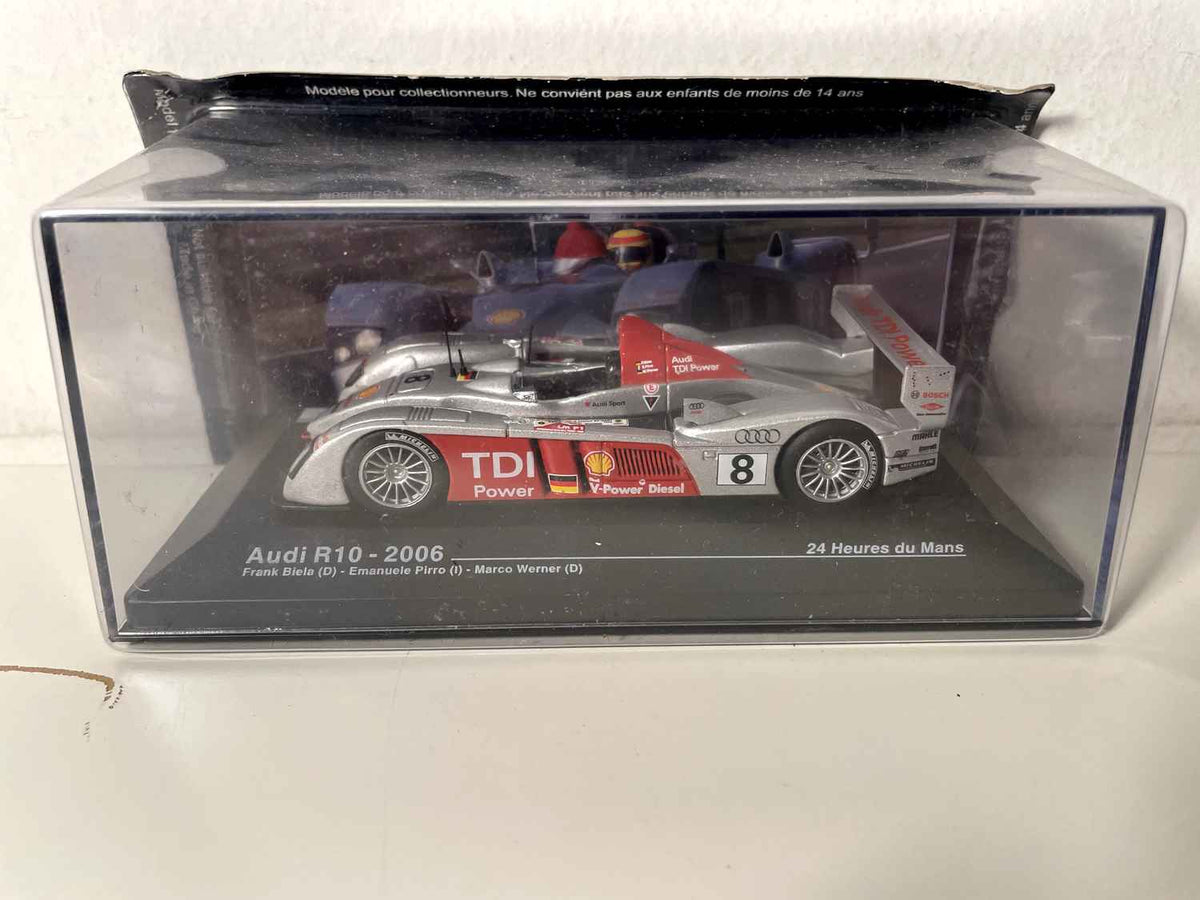 Audi R10 grise et rouge numéro 8 - 24 heures du Mans de 2006