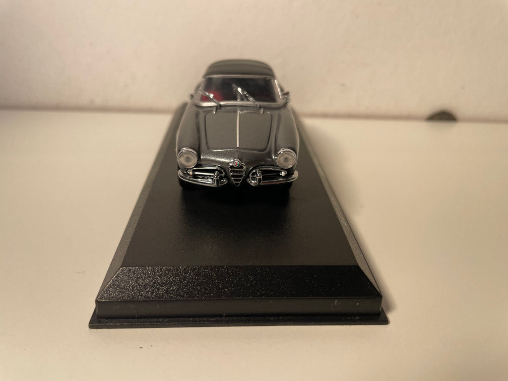 Alfa Roméo Giulietta Spyder grise et capote noire - collection DetailCars référence 205