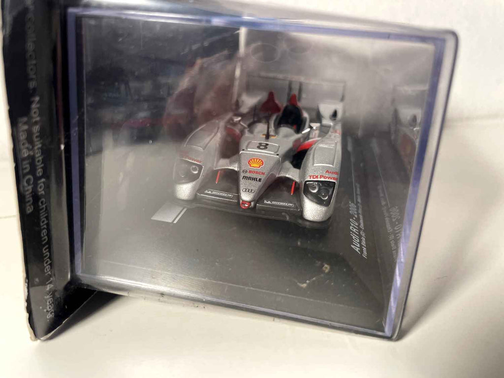 Audi R10 grise et rouge numéro 8 - 24 heures du Mans de 2006