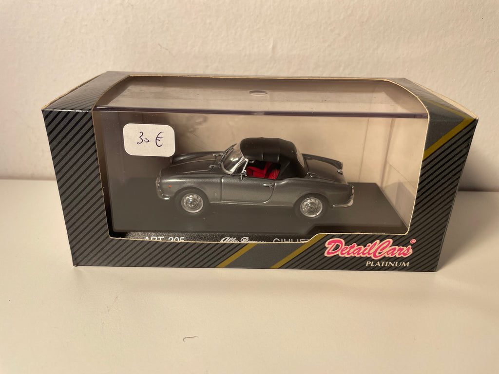 Alfa Roméo Giulietta Spyder grise et capote noire - collection DetailCars référence 205