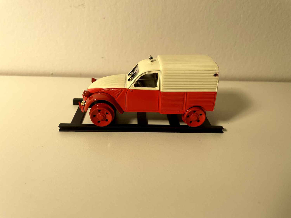 Citroën 2 CV AZU czerwony i beżowy na torach - Norev