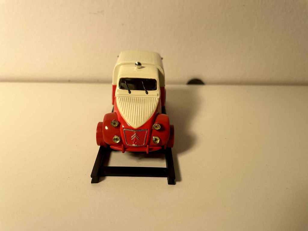 Citroën 2 CV AZU czerwony i beżowy na torach - Norev