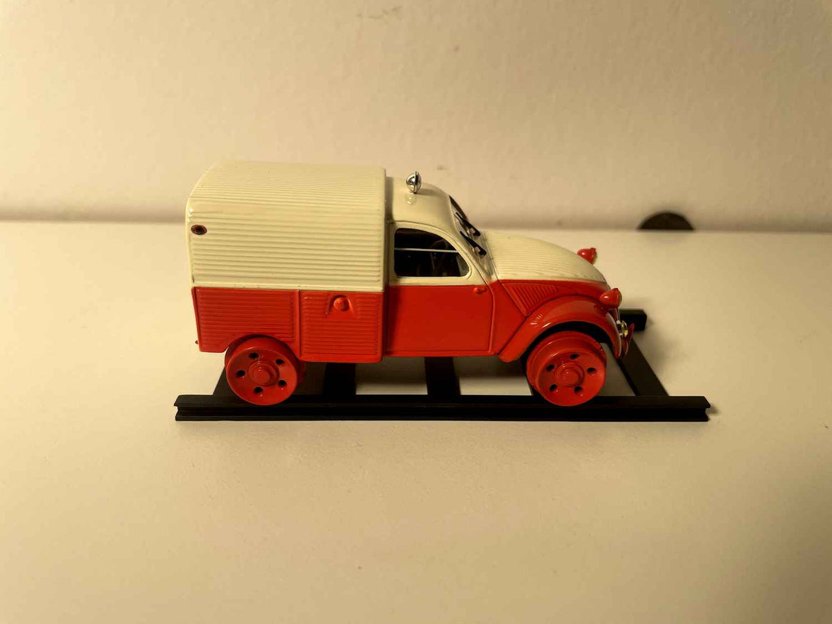 Citroën 2 CV AZU czerwony i beżowy na torach - Norev